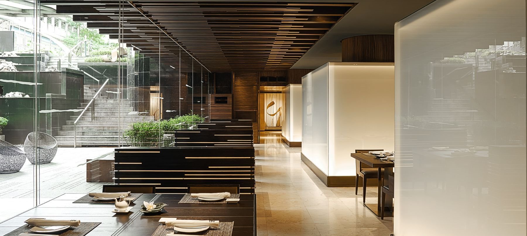 Tsu Restaurant Ambiance